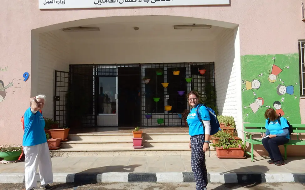 Projektreise Jordanien: Ankunft der Ehrenamtlichen am Makani-Zentrum | © UNICEF/Hai Ha Tran Projektreise Jordanien: Ankunft der Ehrenamtlichen am Makani-Zentrum