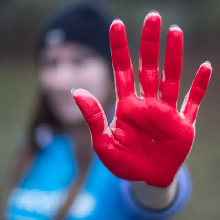 Die Rote Hand steht als Symbol gegen Kindersoldaten Red-Hand-Day: Gegen den Einsatz von Kindersoldaten