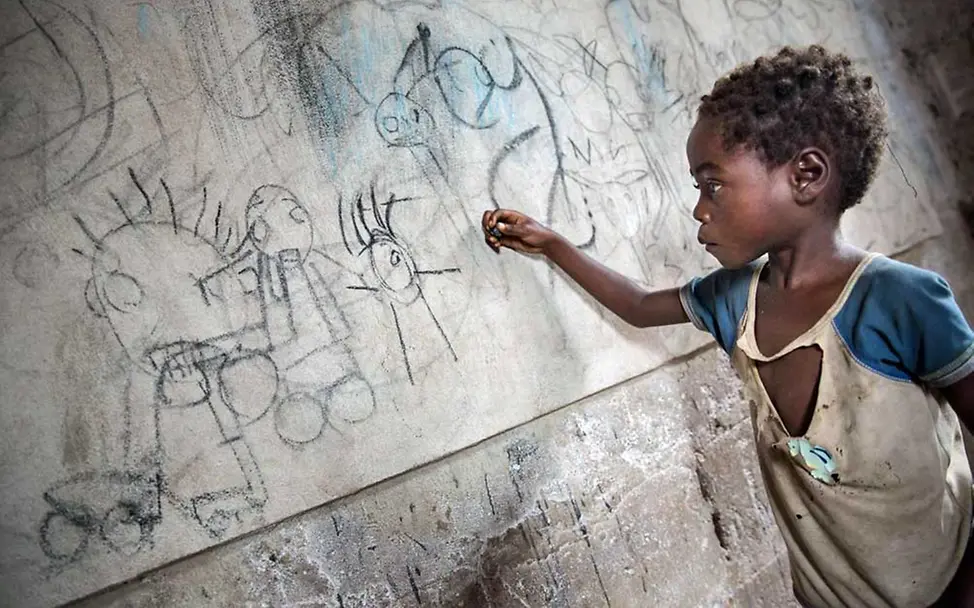 Kinder im Krieg: Psychologen helfen den Kindern, ihre Traumatat zu verarbeiten | © UNICEF/Vockel Kinder im Krieg brauchen unsere Hilfe!