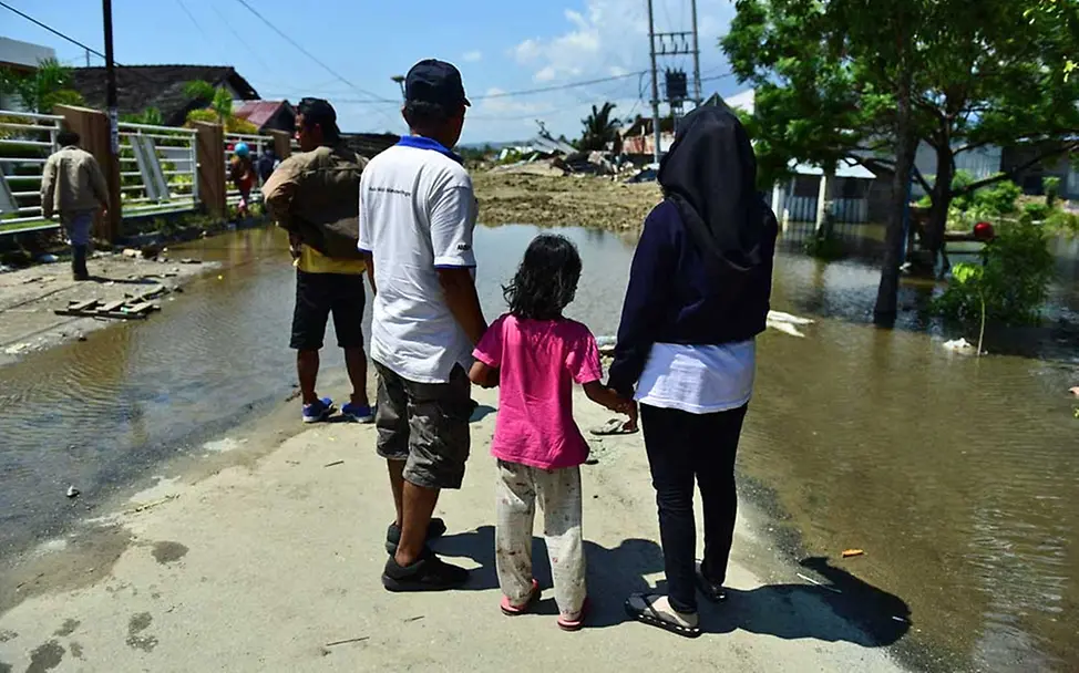 UNICEF bringt Familien wieder zusammen und versorgt unbegleitete Kinder. | © UNICEF/Wilander Manche Kinder haben durch den Tsunami ihre Eltern verloren.