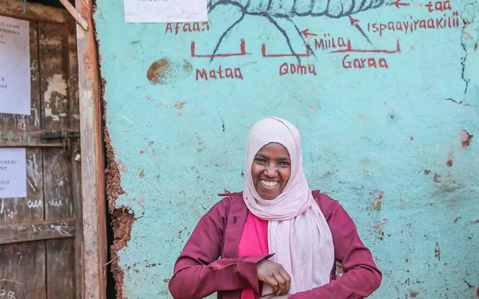 Anifa konnte ihre Eltern überzeugen, sie auf ihrem Weg zu unterstützen. | © UNICEF/Mersha Äthiopien: Die 14-jährige Anifa strahlt in die Kamera