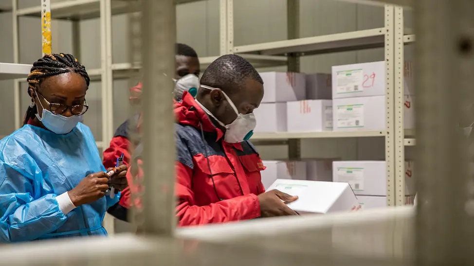 UNICEF: In einem Kühlraum werden Corona-Impfstoffe gelagert. | © UNICEF/Desjardins UNICEF: In einem Kühlraum werden Corona-Impfstoffe gelagert.