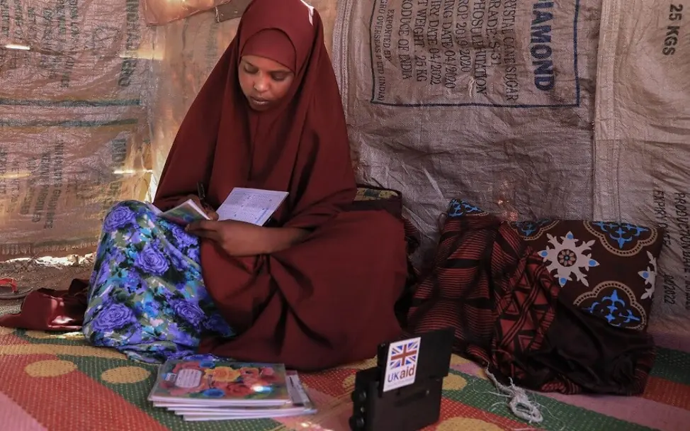 Für ihren Traum Ärztin zu werden lernt Farhia jeden Tag. | © UNICEF/Tesfaye Für ihren Traum Ärztin zu werden lernt Farhia jeden Tag.