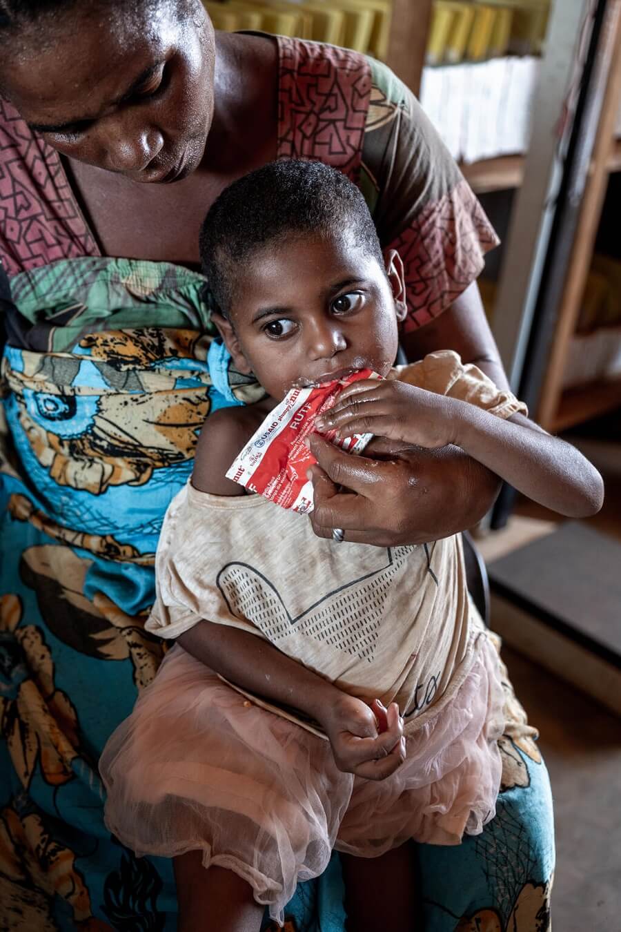 Dank der Spezialnahrung wird es Anjaramee bald wieder besser gehen. | © UNICEF/Andrian Dank der Spezialnahrung wird es Anjaramee bald wieder besser gehen.