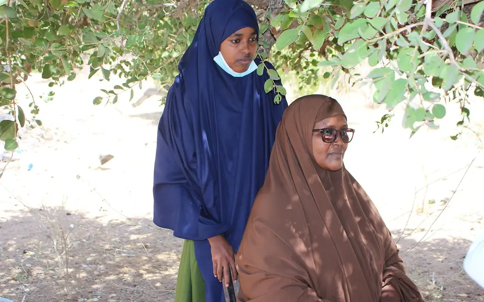 Anzal und Zeinab können über alles sprechen. | © UNICEF/Kesper Anzal und Zeinab sind sich sehr vertraut und sprechen gemeinsam.