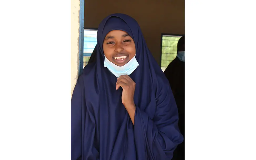 Anzal grinst für die Kamera. | © UNICEF/Kesper Anzal grinst breit für die Kamera.