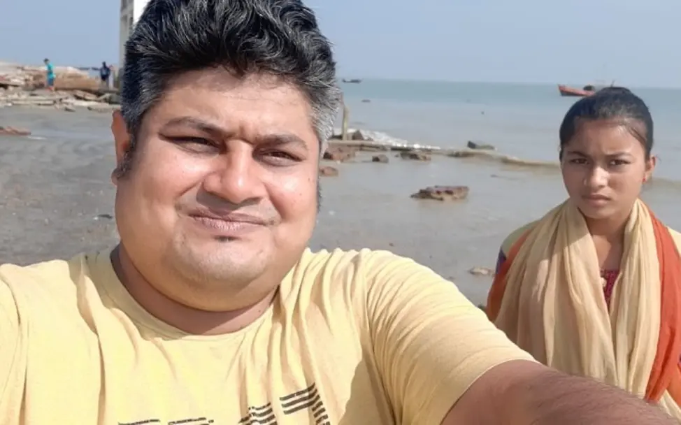 UNICEF-Foto des Jahres 2021: Supratim Bhattacharjee | © Supratim Bhattacharjee, Indien Selfie von Supratim Bhattacharjee mit Pallavi, dem Mädchen auf seinem UNICEF-Foto des Jahres 2021.