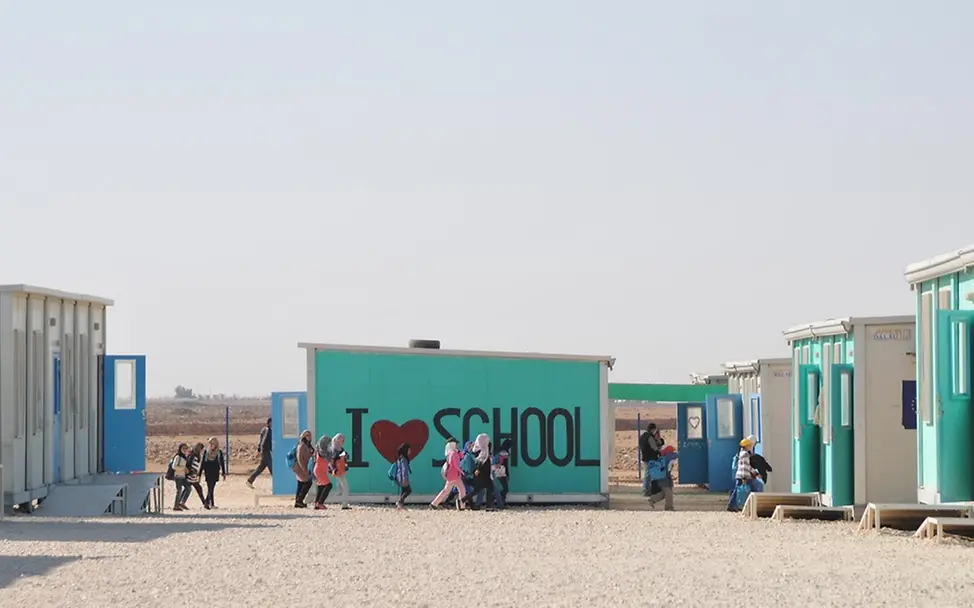 Syrien-Krieg: 10 Jahre Za'atari Camp | © UNICEF/Charbonneau Syrien-Krieg: Schule für geflüchtete Kinder im Za'atari Camp in Jordanien
