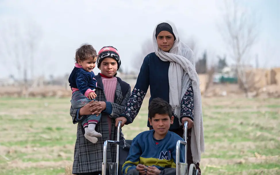 Der 12-jährige Azzam zusammen mit seinen drei Schwestern. | © UNICEF Syrien: Der 12-jährige Azzam zusammen mit seinen drei Schwestern.