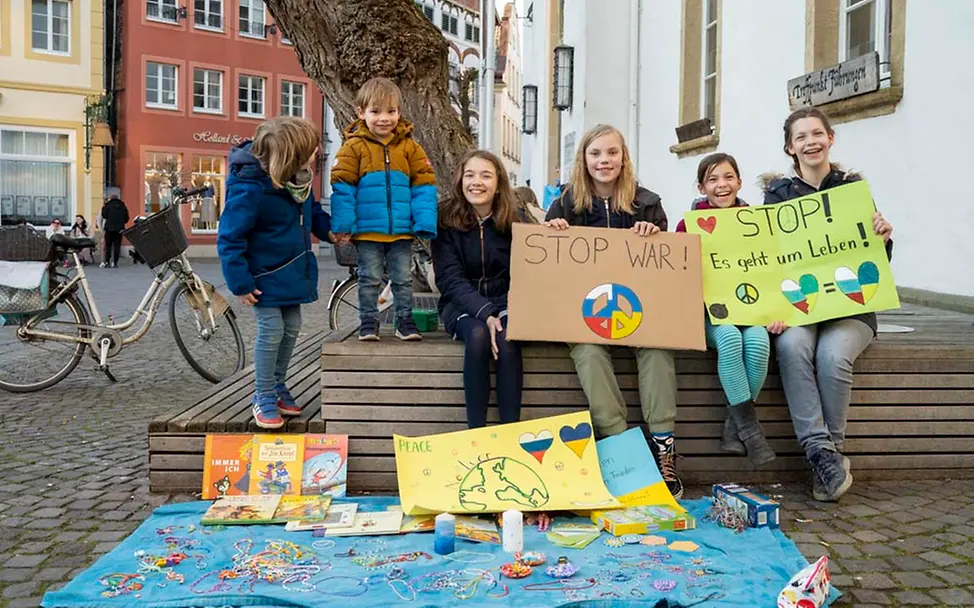 Menschen aus der Ukraine helfen: Aktion Perlen für den Frieden | © UNICEF/Unruh Menschen aus der Ukraine helfen: Aktion Perlen für den Frieden | © UNICEF/Unruh