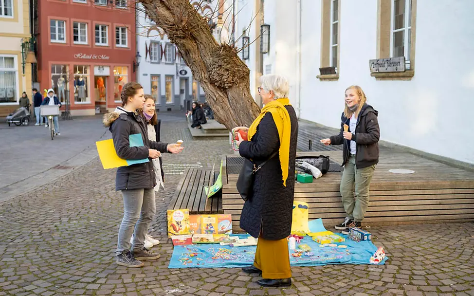 Menschen aus der Ukraine helfen: Aktion Perlen für den Frieden | © UNICEF/Unruh Menschen aus der Ukraine helfen: Aktion Perlen für den Frieden | © UNICEF/Unruh