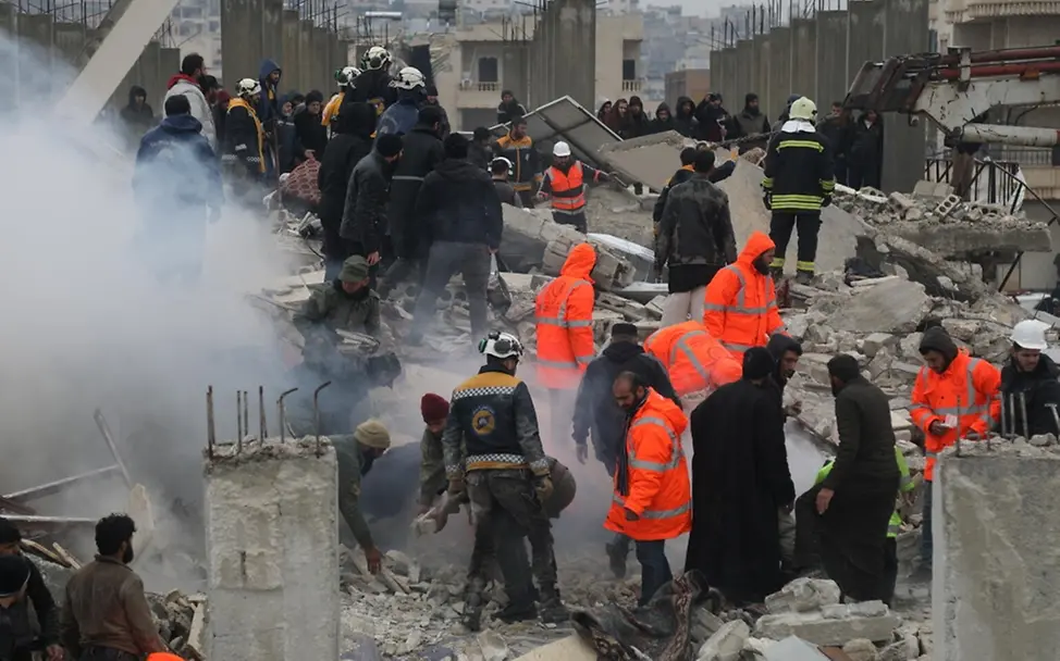 Bergungsarbeiten nach den Erdbeben in Syrien. | © UNICEF/Suleiman Helfer in Syrien UN0778454