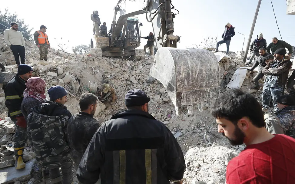 Helfer*innen bei den Bergungsarbeiten in Syrien. | © UNICEF/anonymous Suche Erdbeben Syrien UN0779026