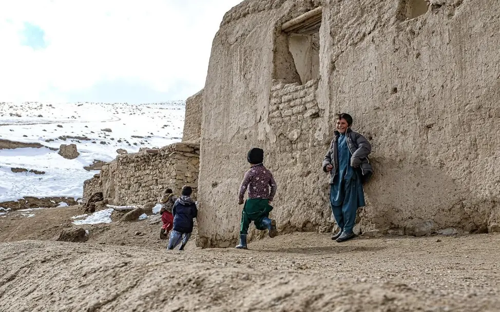 Kinder spielen in einem Dorf im Distrikt Chaghcharan in der Provinz Ghor. | © UNICEF/Gripiotis Kinder spielen in einem Dorf im Distrikt Chaghcharan in der Provinz Ghor.
