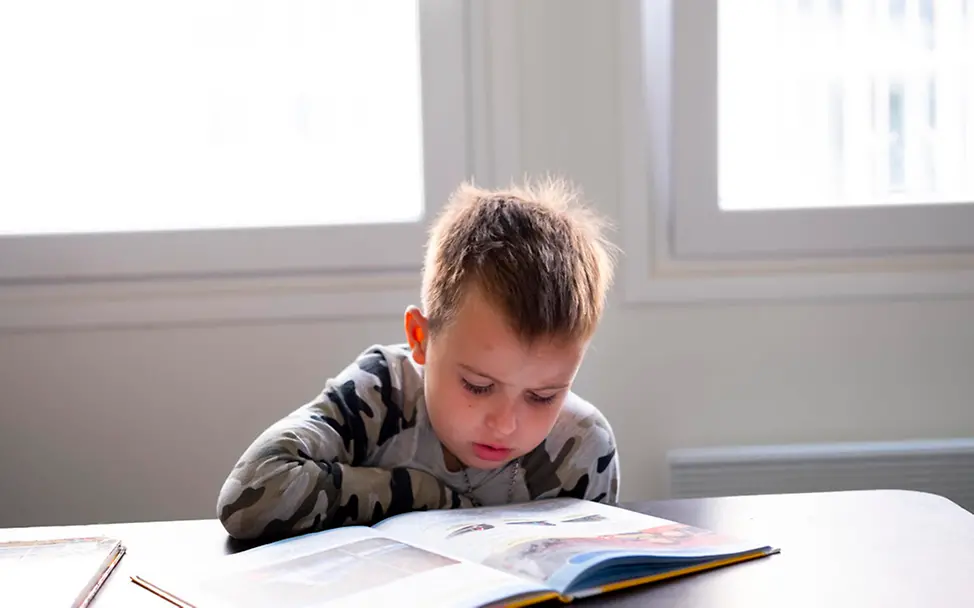 Krieg in der Ukraine: Davyd musste fliehen und konnte lange nicht zur Schule gehen | © UNICEF/Gilbertson - Highway Child Krieg in der Ukraine: Davyd musste fliehen und konnte lange nicht zur Schule gehen