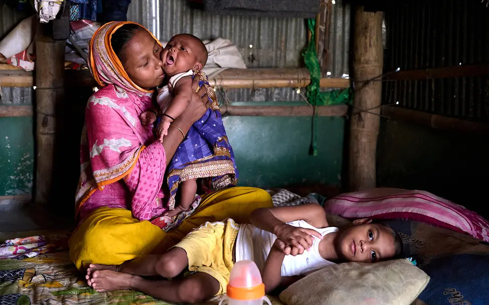 17-jährige Mutter mit zwei Kindern in Bangladesch | © UNICEF/ Map Fakten über Mädchen: Kinderehen verletzen Kinderrechte