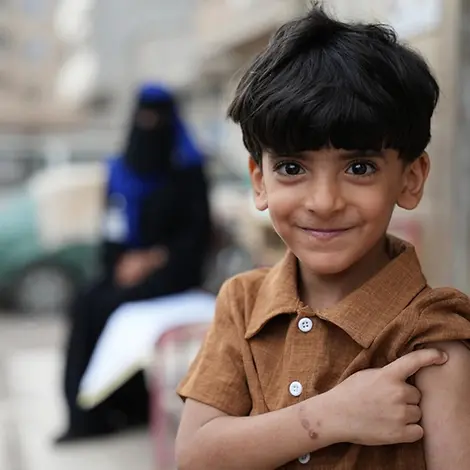 Masern gefährlich: Ein Junge im Jemen wird mit Unterstützung von UNICEF geimpft