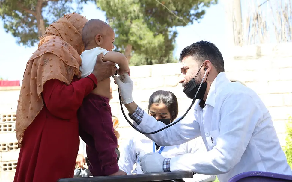 Mobile Teams führen Gesundheitschecks bei Kindern durch. | UNICEF/Al Daher Mobile Gesundheitsteams_UNI577916