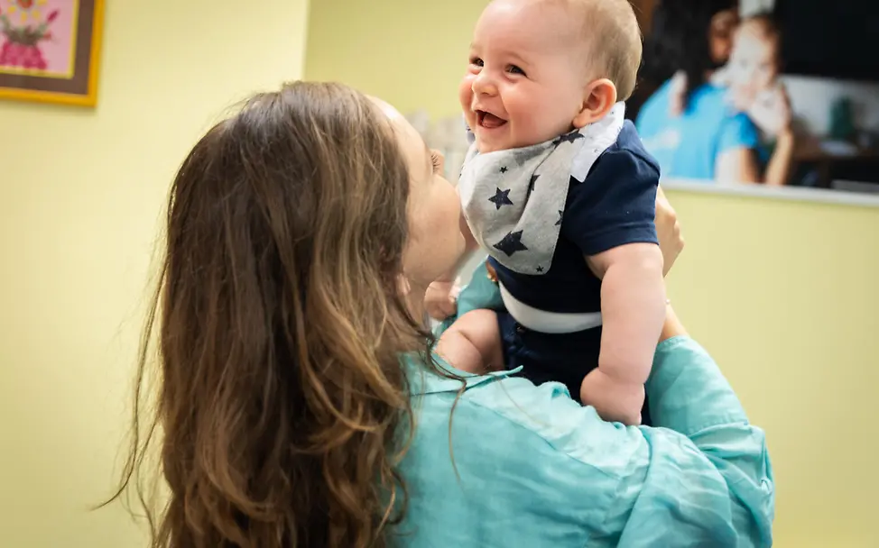 Impfungen sind sicher und werden von den Kindern gut vertragen. | © UNICEF/Djemidzic Impfungen Baby: Babys und Kleinkinder vertragen die Impfungen gut.