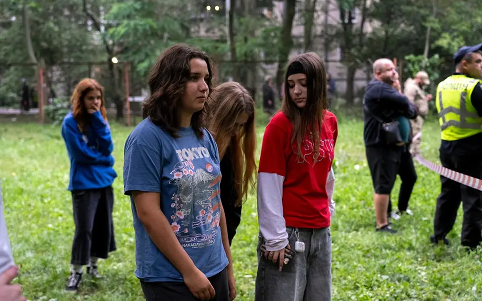 Yulia und ihre Freundinnen sind nach den Angriffen voller Angst. | © UNICEF/Filippov Yulia und ihre Freundinnen sind nach den Angriffen voller Angst.