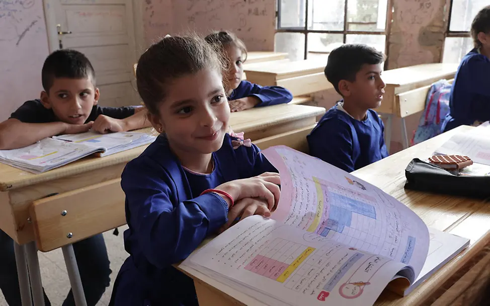 Syrien: Mädchen in einer Schulklasse. | © UNICEF/Ashawi Syrien: Mädchen in einer Schulklasse.