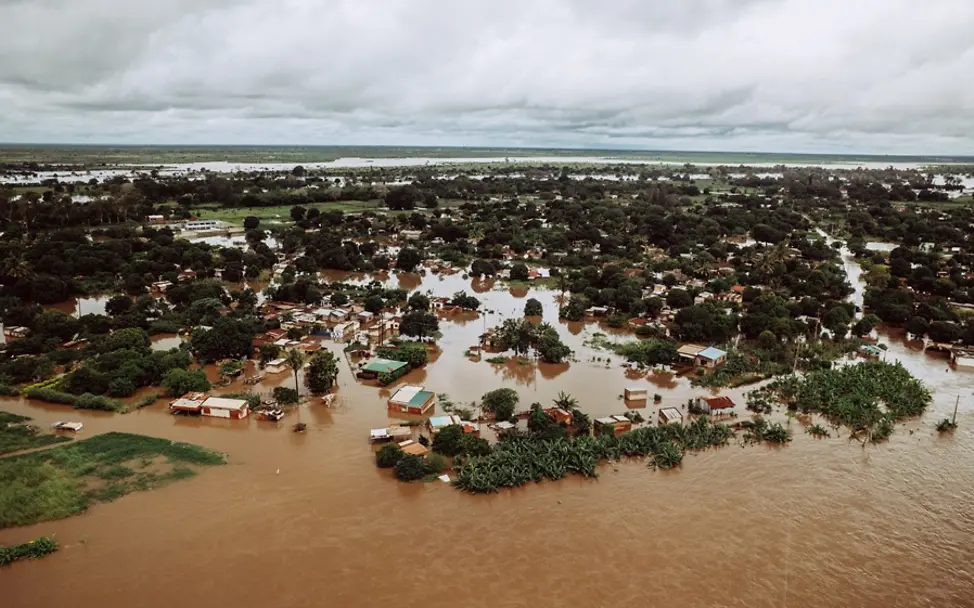 Überschwemmungen im Mosambik | © UNICEF/Pedro Überschwemmungen Mosambik: Eine Siedlung steht unter Wasser