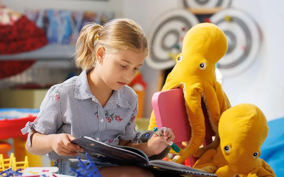 Ukraine Krieg: Ukrainische geflüchtete Kinder lernen und spielen in Rumänien.