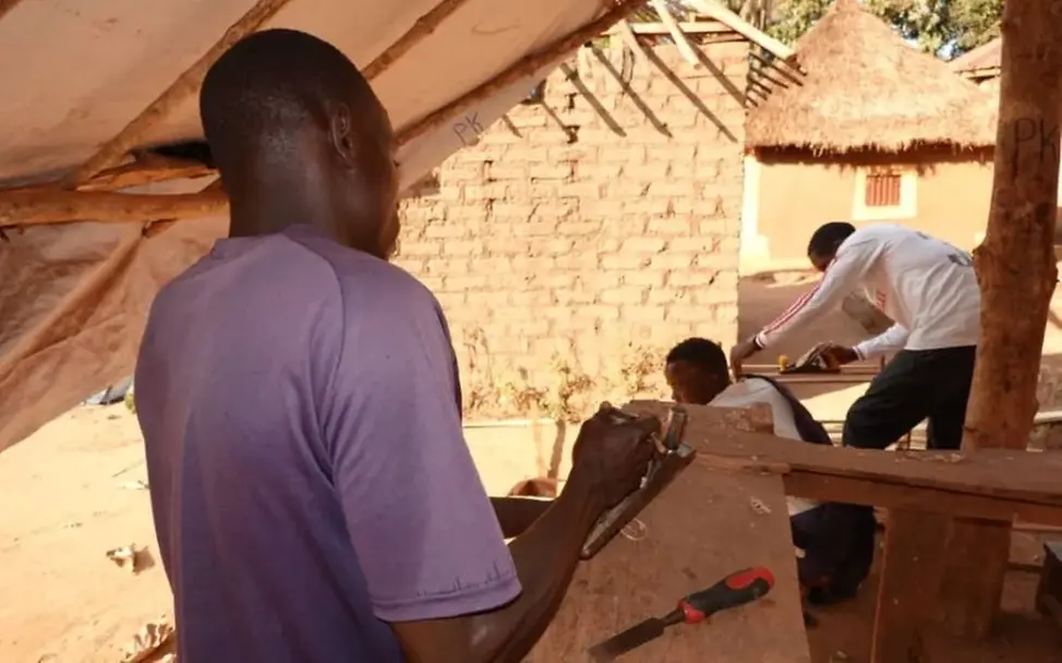 Kindersoldaten: Emmanuel* arbeitet heute als Handwerker. 