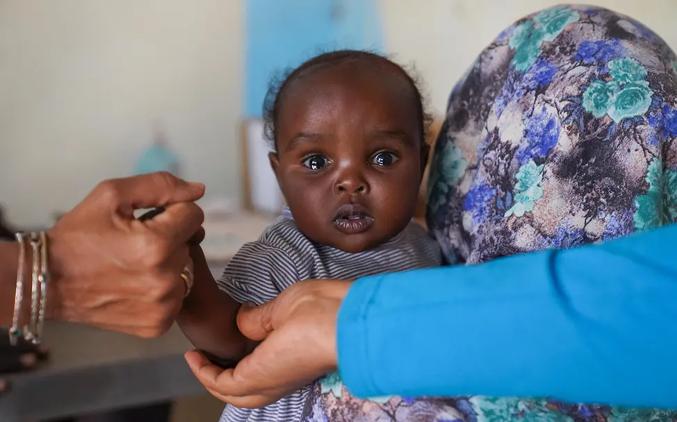 Ausgerottete Krankheiten: Ein Baby im Sudan bekommt eine Masern-Schutzimpfung. 