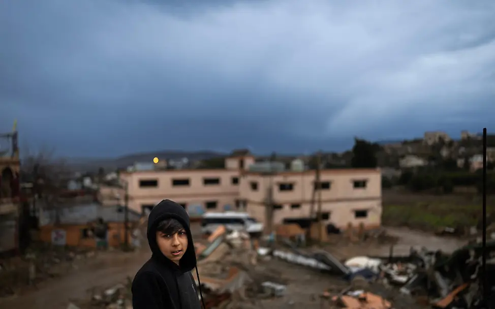 Seit dem 2. März 2026 sind Tausende Menschen, darunter viele Kinder, aus ihren Häusern geflohen. 