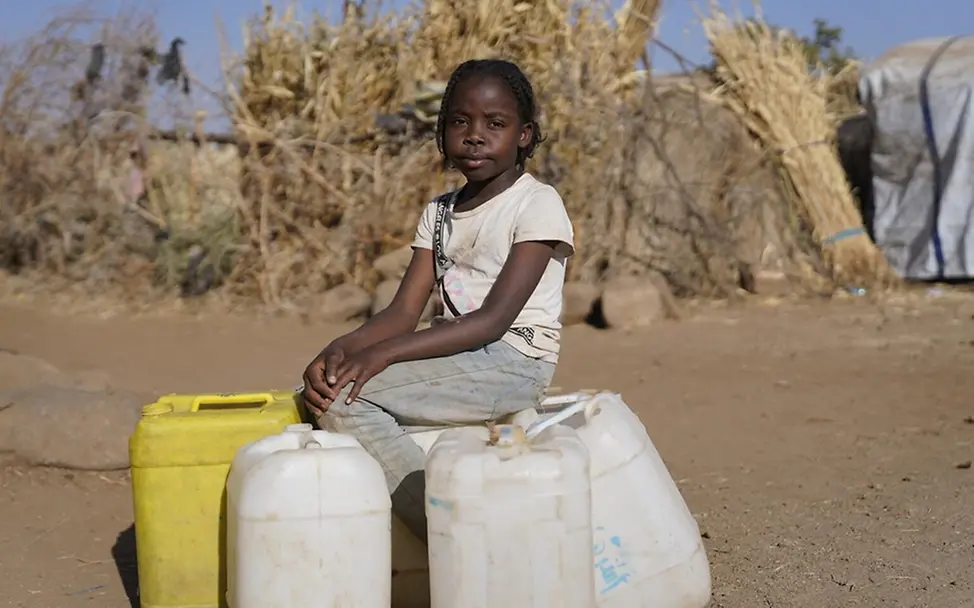 Asma (10) konnte durch den Krieg im Sudan ein Jahr nicht zur Schule gehen.