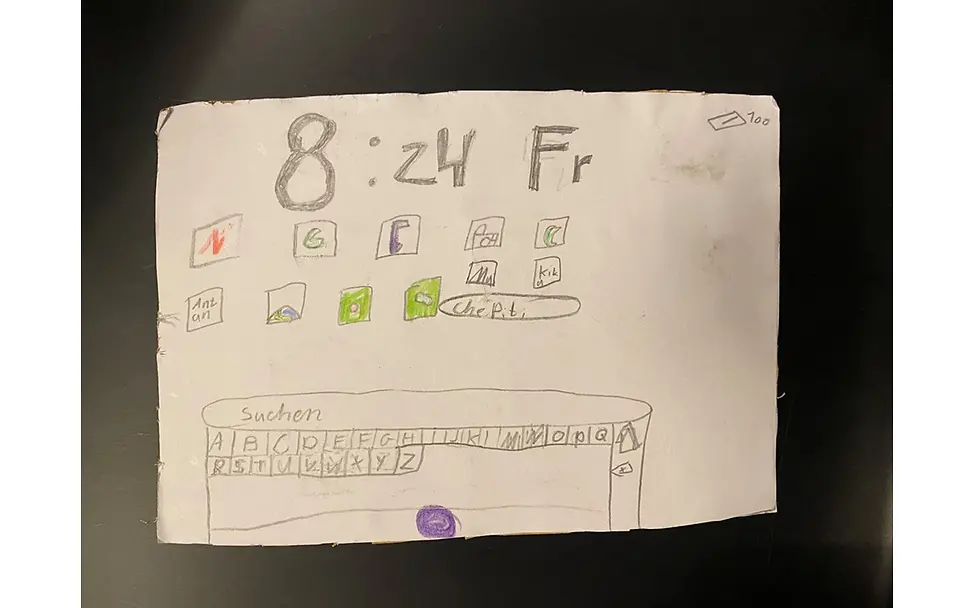 Safer Internetday: Ein selbstgebasteltes Tablet aus Pappe von einem siebenjährigen Mädchen aus Deutschland. 