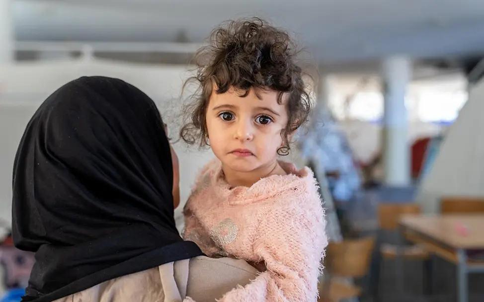 Hunderttausende Kinder im Libanon sind geflohen | © UNICEF/Choufany Libanon Krieg: Kinder wie dieses Mädchen sind auf der Flucht vor den Kämpfen.