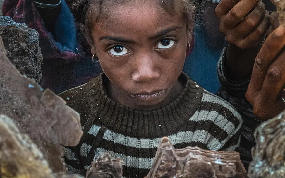 Die zehnjährige Malala arbeitete mehrere Jahre in einer Glimmer-Mine in Madagaskar. | © UNICEF/Andrianantenaina Die zehnjährige Malala arbeitete mehrere Jahre in einer Glimmer-Mine in Madagaskar.